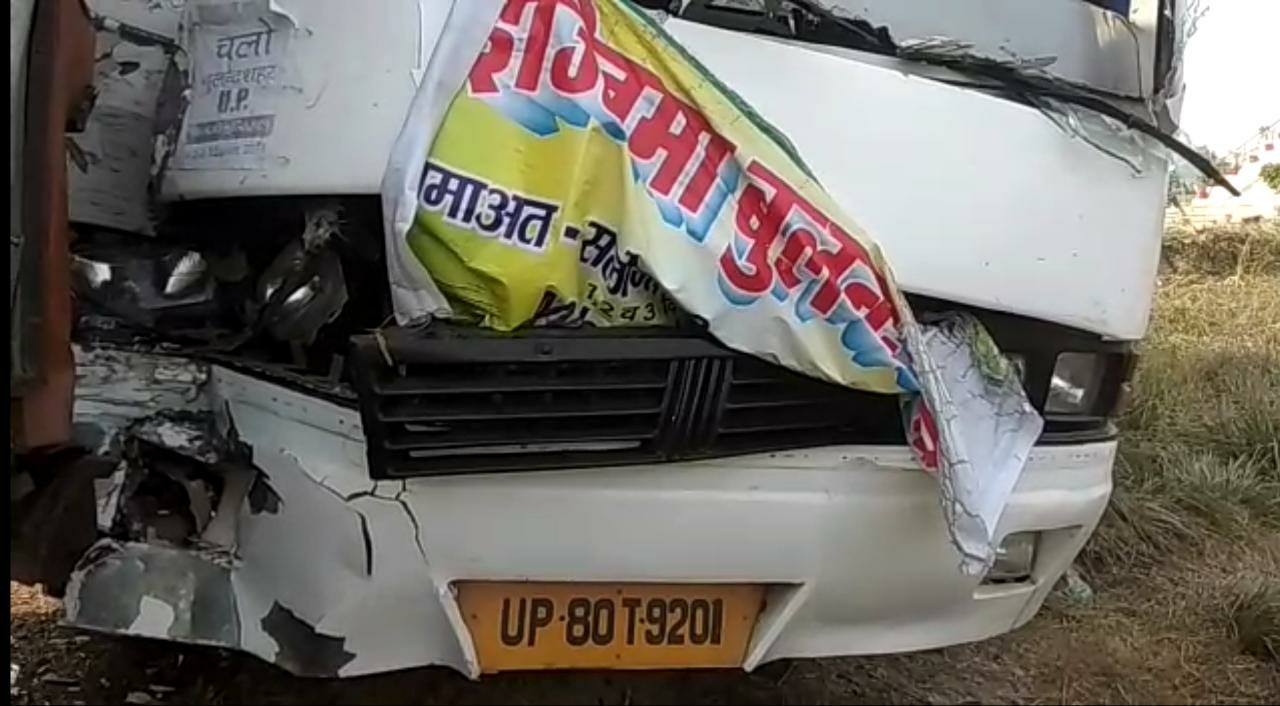 बुलंदशहर इजतिमा से वापस आ रही बस ट्रक से टकराई, लगभग दो दर्जन यात्री घायल | New India Times