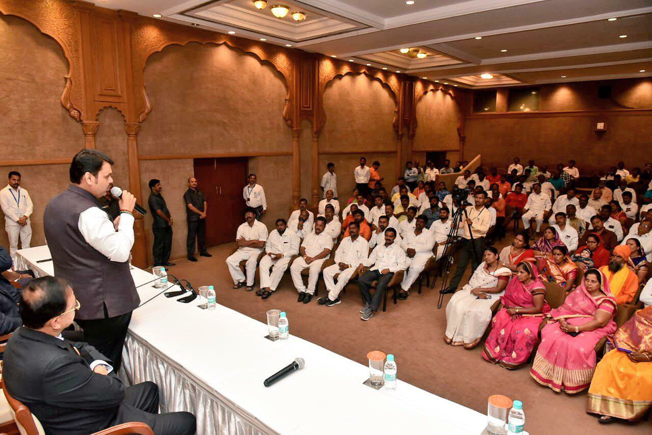 धुलिया के विकास के लिए भाजपा कटिबद्ध, मनपा को उपलब्ध कराएंगे 100 करोड़ का अनुदान: मुख्यमंत्री, विकास कार्यों में प्रतिशत मांगने वालों की खैर नहीं, कमीशनखोरी पर मनपा भंग की सदस्यों को सीएम की चेतावनी | New India Times