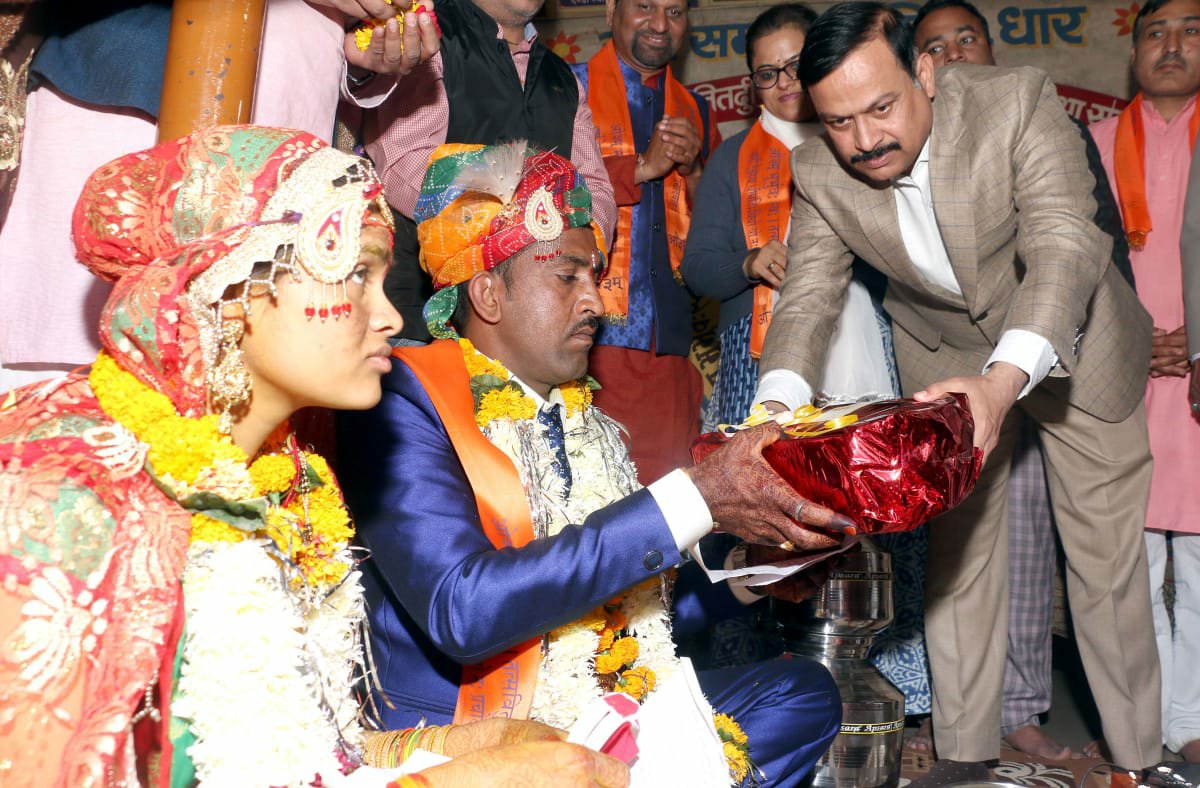 मध्यप्रदेश के मुख्यमंत्री कमलनाथ द्वारा कन्या विवाह व निकाह योजना की राशि 28 हजार से बढ़ाकर 51 हजार रुपये किये जाने की घोषणा का क्रियान्वयन आरंभ | New India Times