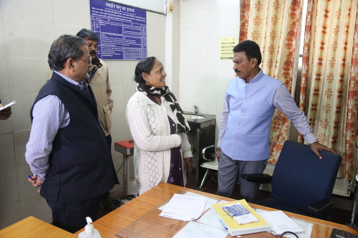 स्वास्थ्य मंत्री तुलसीराम सिलावट ने जे.पी. हॉस्पिटल का किया औचक निरीक्षण, लापरवाही पाये जाने पर एक डाॅक्टर सहित चार मेडिकल स्टॉफ के विरुद्ध दिए कार्यवाही के निर्देश | New India Times