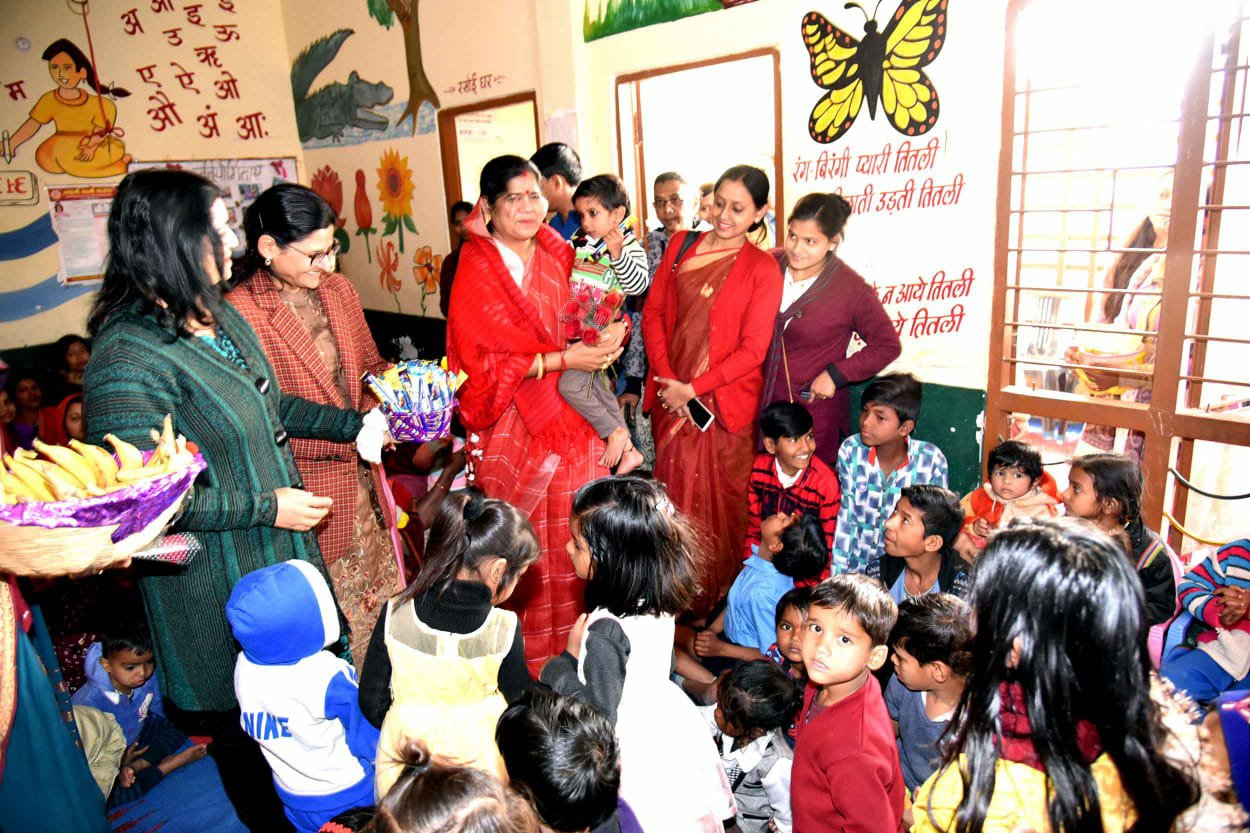 महिला बाल विकास मंत्री श्रीमती इमरती देवी ने आंगनवाड़ी केन्द्र का किया औचक निरीक्षण | New India Times