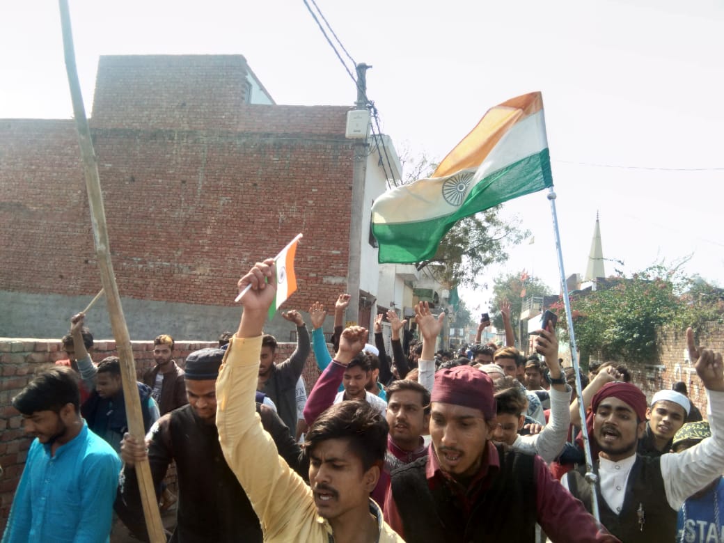 जम्मू कश्मीर के पुलवामा में भारत के जवानों के ऊपर आत्मघाती आतंकी हमले के विरोध में रूनकता में मुस्लिम समाज ने पाकिस्तान के विरुद्ध किया मार्च, लगाए पाकिस्तान मुर्दाबाद के नारे | New India Times