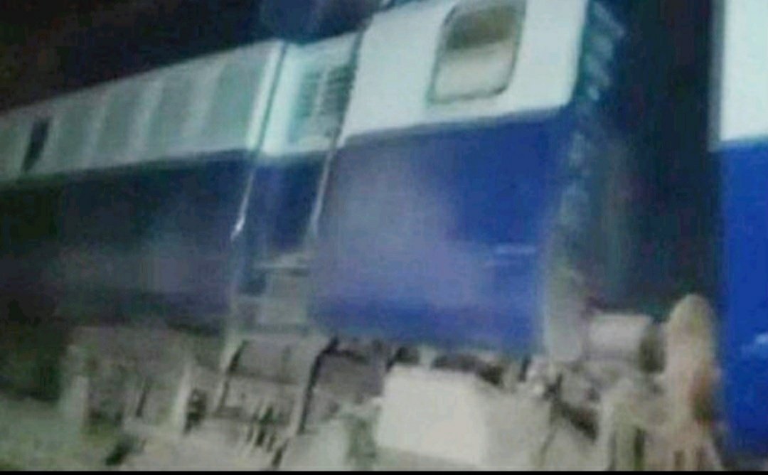 जोगबनी-आनंद विहार सीमांचल एक्‍सप्रेस के 11 डिब्‍बे पटरी से उतरे, 6 यात्रियों की मौत 8 गंभीर रूप से घायल | New India Times