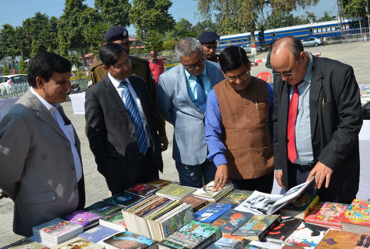 रेल मुख्यालय में हुआ पुस्तक मेला का आयोजन, पुस्तकें हैं हमारी सच्ची मित्र: एल.सी. त्रिवेदी | New India Times