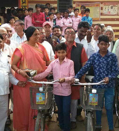 विधायिका बहन कलावती भुरिया ने वितरण की छात्राओं को साइकिलें | New India Times
