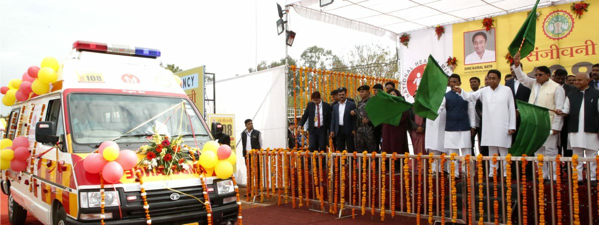 मुख्यमंत्री कमलनाथ ने 40 नई 108 एंबुलेंस को हरी झण्डी दिखाकर किया रवाना | New India Times