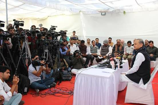 मुख्यमंत्री अशोक गहलोत ने प्रेस कांफ्रेंस कर साधा मोदी सरकार पर निशाना | New India Times
