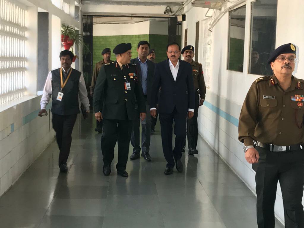 वतन वापसी के बाद अभिनंदन से मिले रक्षा राज्यमंत्री सुभाष भामरे, शौर्य की प्रंशसा कर एक घंटे की हुई मुलाकात | New India Times