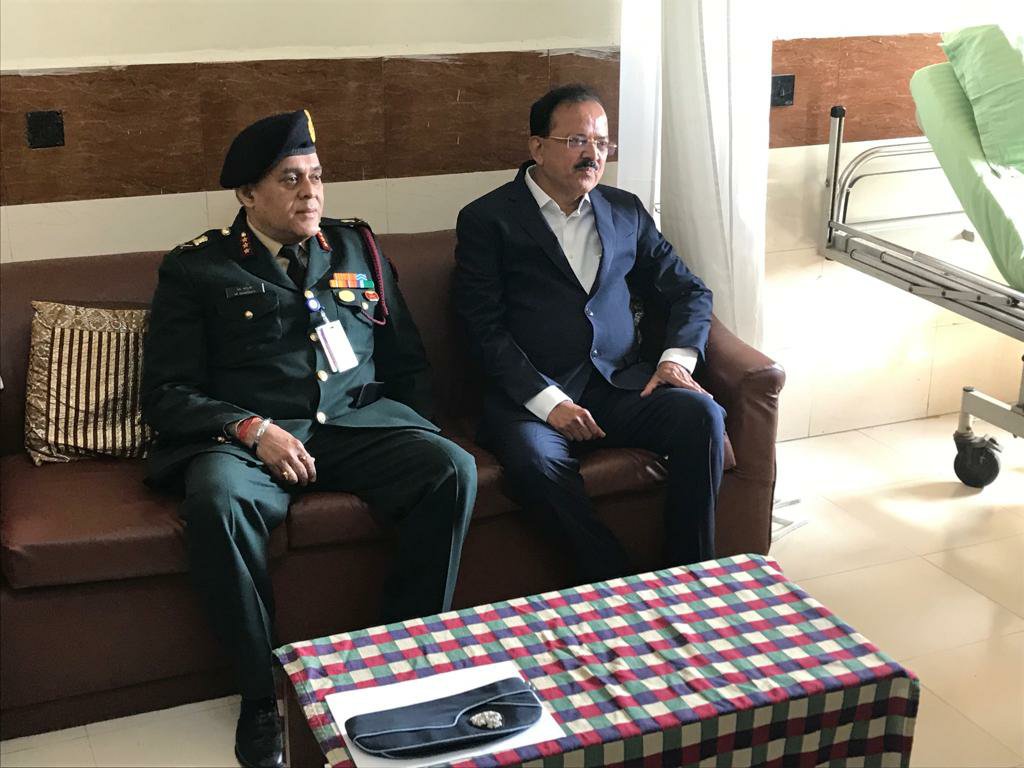 वतन वापसी के बाद अभिनंदन से मिले रक्षा राज्यमंत्री सुभाष भामरे, शौर्य की प्रंशसा कर एक घंटे की हुई मुलाकात | New India Times