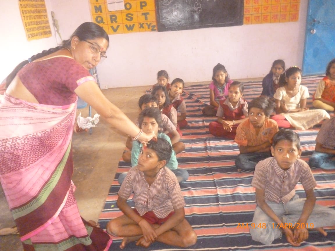 स्कूलाें में मनाया गया प्रवेश उत्सव और बच्चों को कराया गया स्वादिष्ट भोजन | New India Times