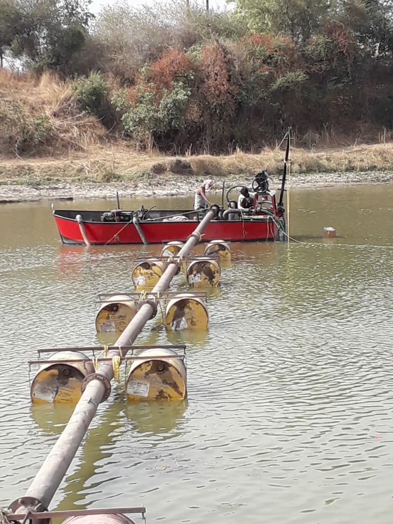 रेत का अवैध खनन करने वाले ठेकेदार के खिलाफ कार्रवाई की मांग को लेकर आॅल इंडिया कौमी तंजीम ने जिलाधिकारी को सौंपा ज्ञापन | New India Times