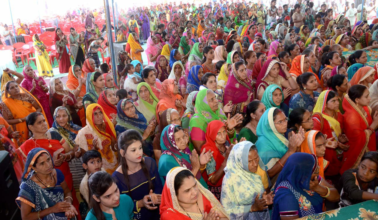 श्री राधेकृष्ण की रासलीलाओं में हजारों महिलाएं हुईं शामिल | New India Times