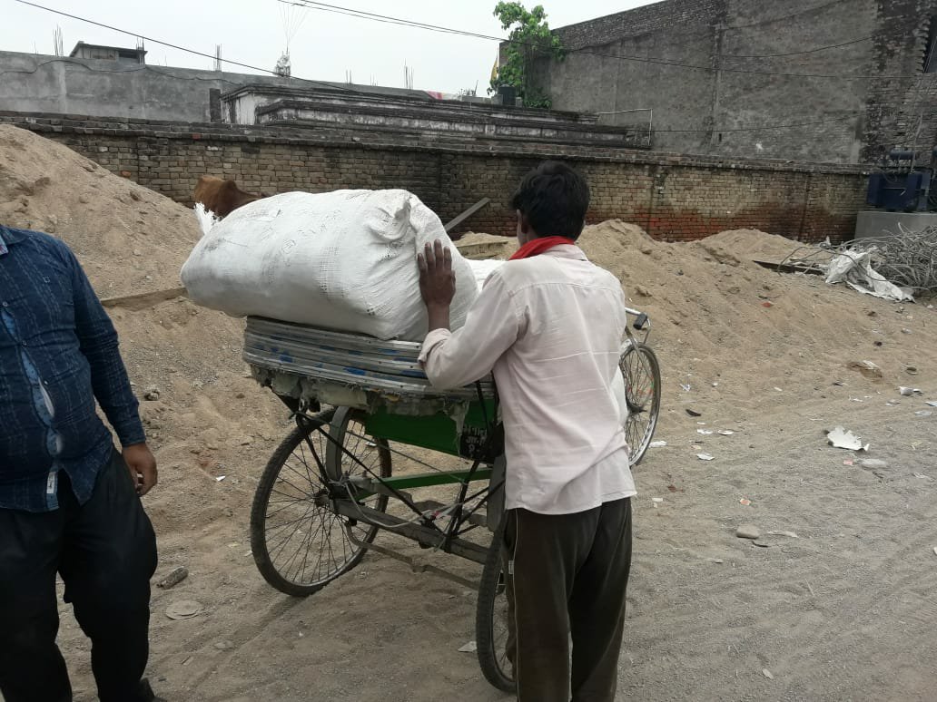 टूरिस्ट परमिट के नाम पर सवारियां ढोने के साथ ही तस्करी में भी लिप्त हुईं नेपाली बसें, संबंधित विभाग मौन | New India Times