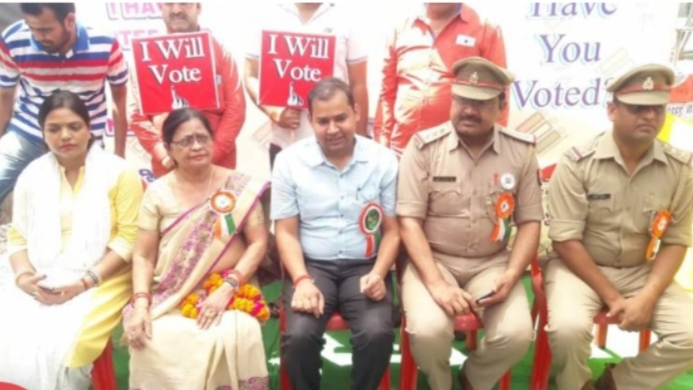सीतापुर जिला के महमूदाबाद में जगह-जगह प्रशासनिक अधिकारियों ने मतदातओं को किया जागरूक | New India Times