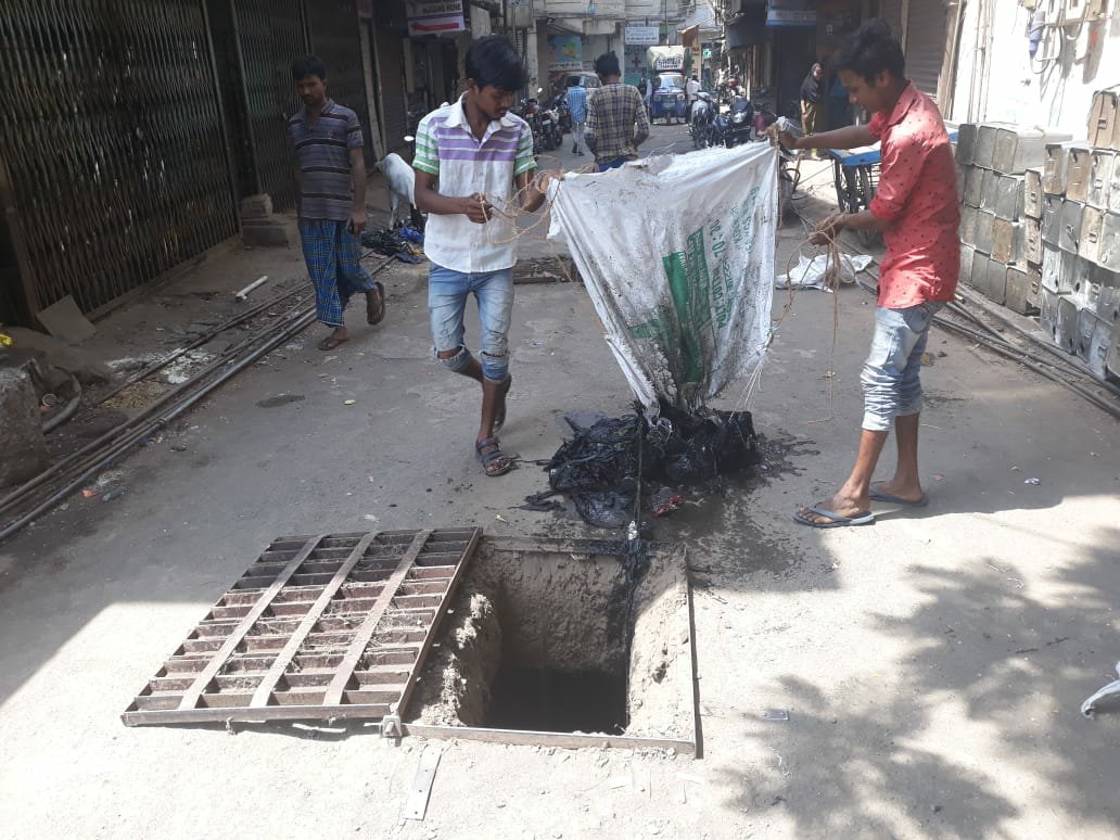 भिवंडी में नाला-गटर सफाई जोरों जारी, मनपा आयुक्त मनोहर हिरे ने तय किया 6 जून तक की डेडलाइ | New India Times