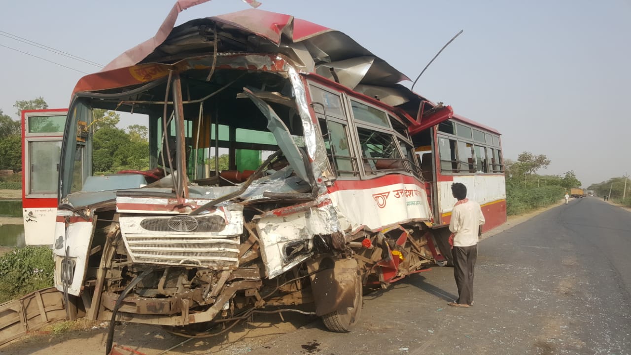रोडवेज बस व डीसीएम की टक्कर में बस के परिचालक की मौत, 20 से अधिक बस यात्री घायल | New India Times