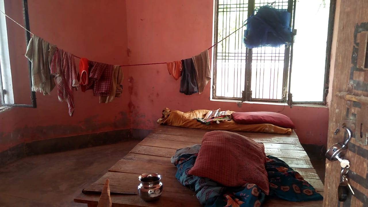 दबंगों ने किया पंचायत घर पर कब्जा | New India Times