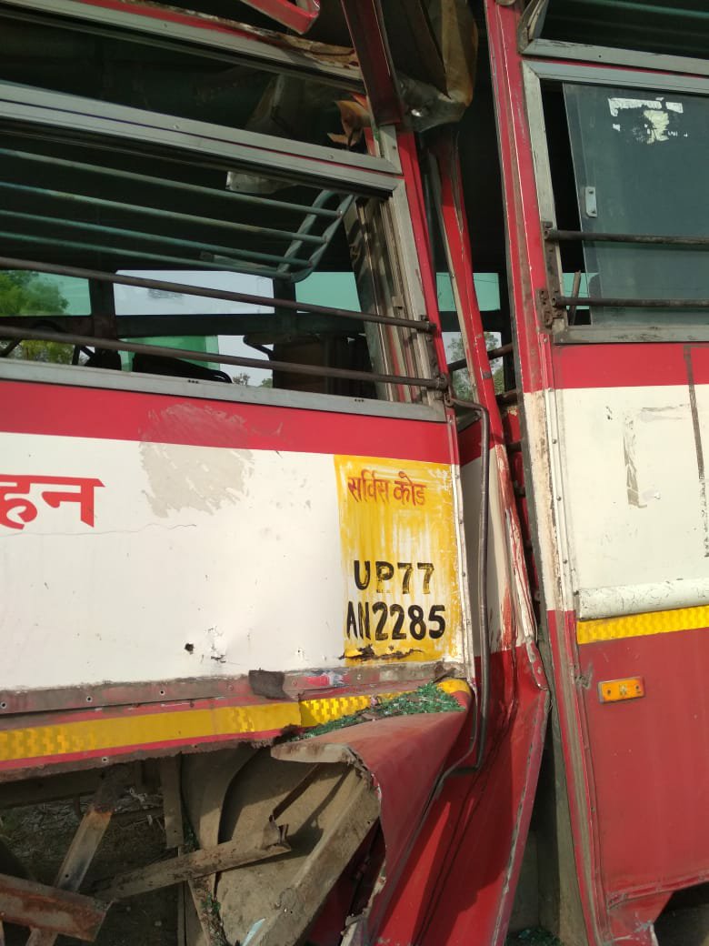 रोडवेज बस व डीसीएम की टक्कर में बस के परिचालक की मौत, 20 से अधिक बस यात्री घायल | New India Times