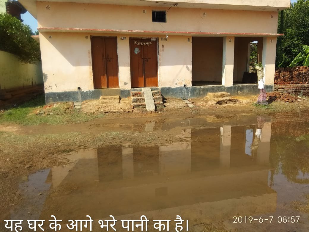 नाली व खड्जा न होने के कारण पत्रकार के घर के आगे भरता है मोहल्ले का गंदा पानी, संक्रमण बीमारियों के फैलने का खतरा | New India Times