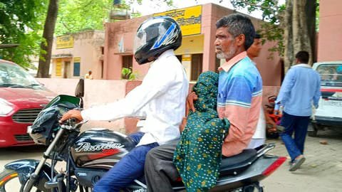 कंधे पर बेटे की लाश लेकर घंटों जिला अस्पताल में भटकता रहा पिता | New India Times