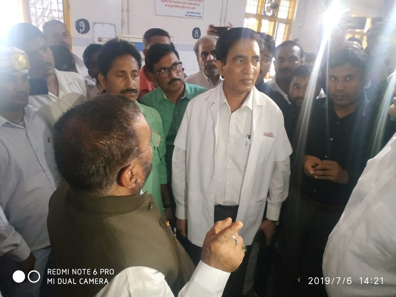 प्रभारी मंत्री स्वामी प्रसाद मौर्य ने किया जिला चिकित्सालय का औचक निरीक्षण | New India Times