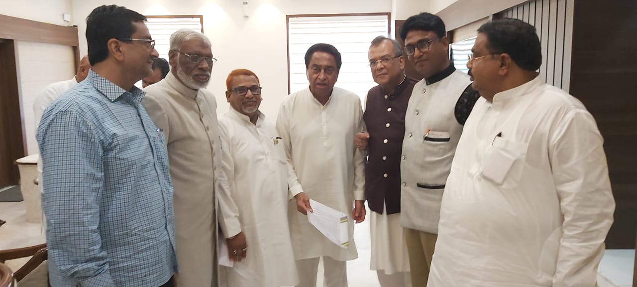मध्य-प्रदेश के मुख्यमंत्री कमलनाथ और प्रदेश के तीन मंत्रियों से बुरहानपुर के विधायक शेरा भैया के नेतृत्व में बुनकर प्रतिनिधि मंडल ने की मुलाकात | New India Times