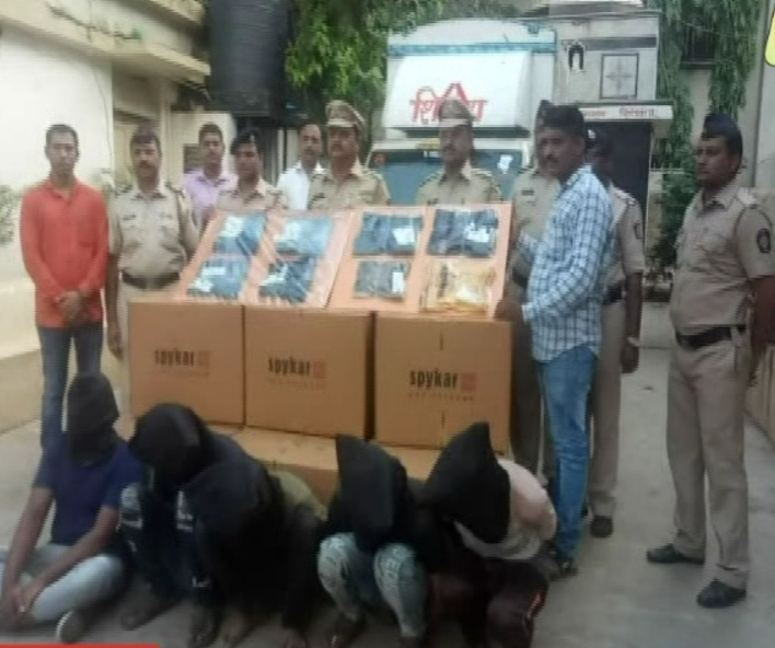 कपड़ा चोर गिरोह के पांच सदस्य गिरफ्तार, 10 लाख का कपड़ा बरामद | New India Times