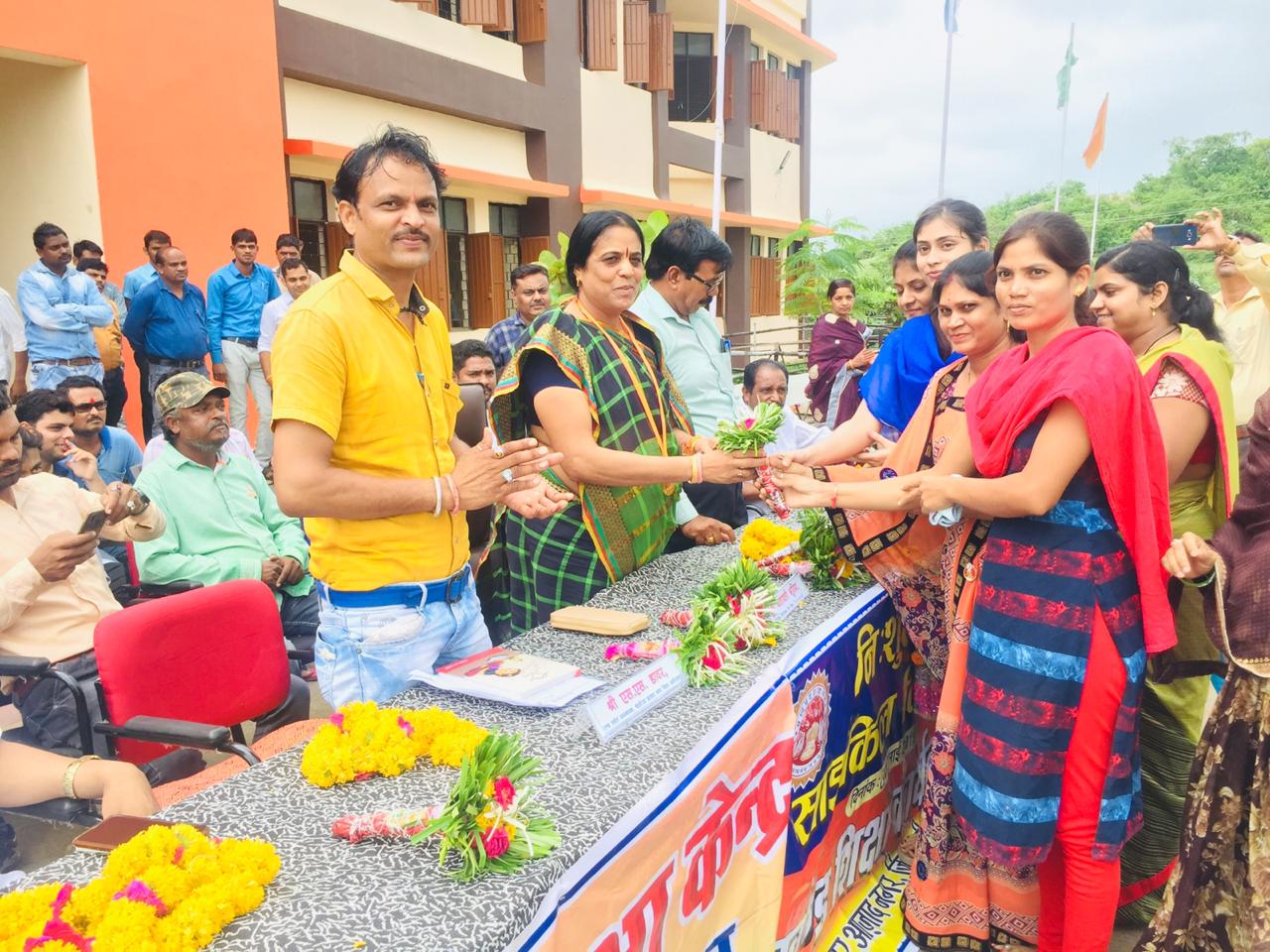 आप ही देश का भविष्य हो, पढ़ लिखकर देश और माता पिता का नाम रोशन करें: विधायिका कलावती भूरिया | New India Times