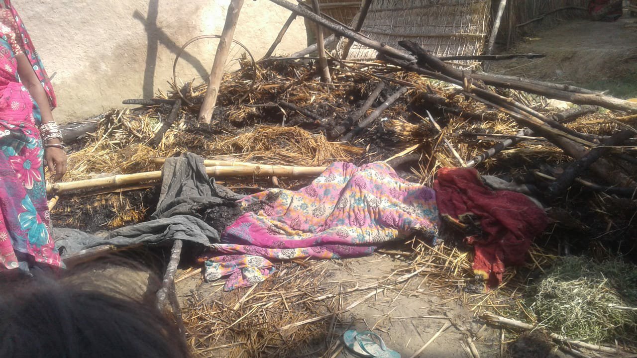 शार्ट सर्किट से लगी झोपड़ी में आग, सारा सामान जलकर राख | New India Times