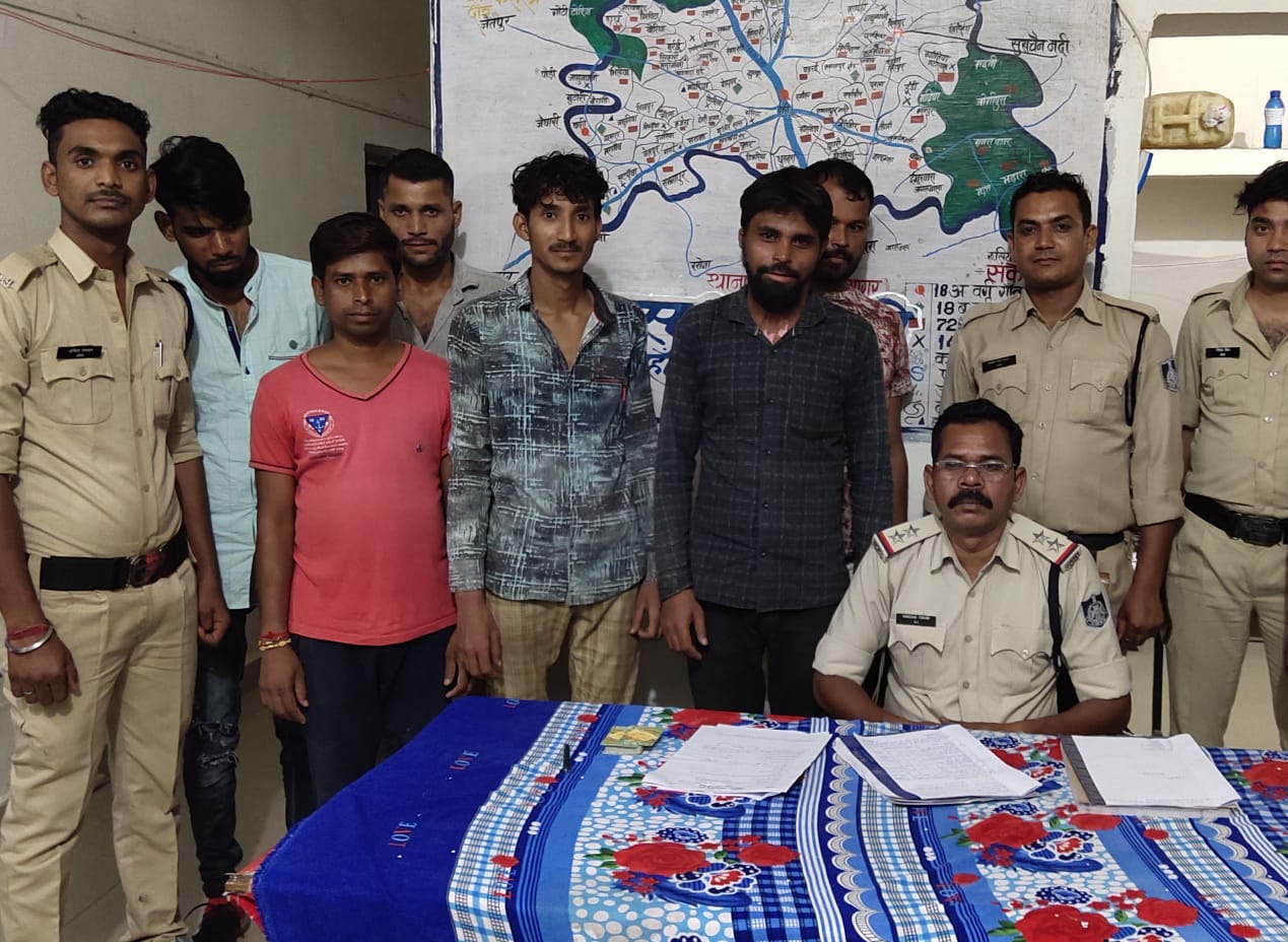 मुख्य आरोपी को छोड़ अन्य पर बनाया मामला, मुख्य आरोपी से सांठगांठ करने का पुलिस पर लगा आरोप | New India Times