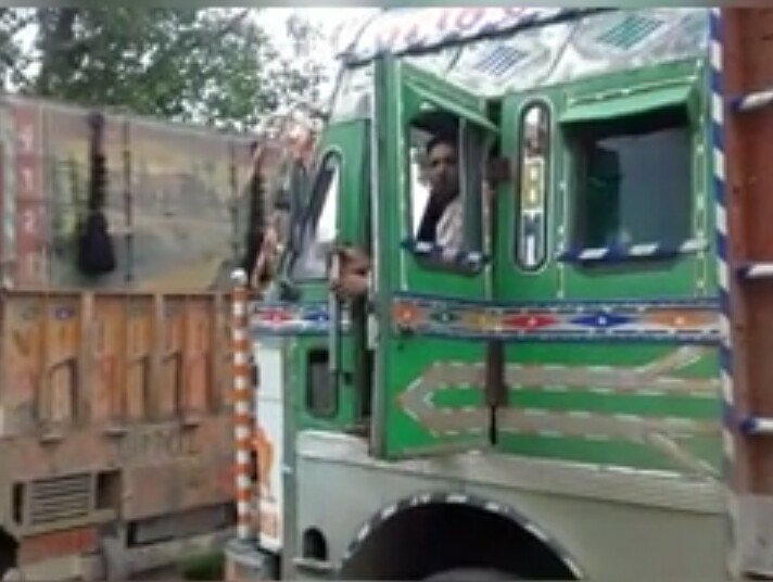 धौलपुर में चंबल बजरी के 7 ट्रक पुलिस ने पकड़े, बजरी माफिया में मचा हड़कंप | New India Times