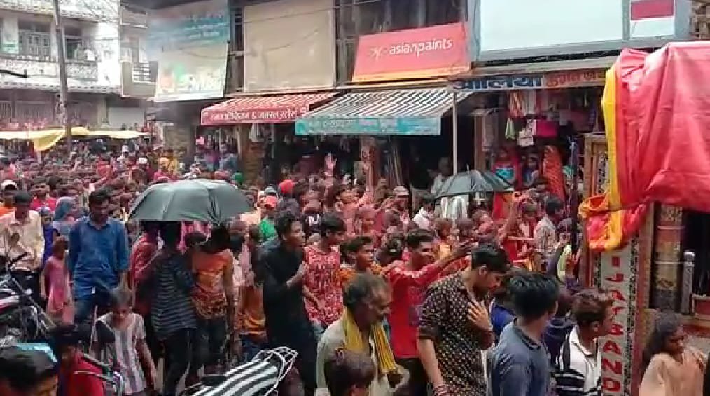 बारिश की रिमझिम फुहारों केे बीच दशा माता उत्सव का हुआ समापन, नाचते गाते निकाली गई शोभायात्रा | New India Times