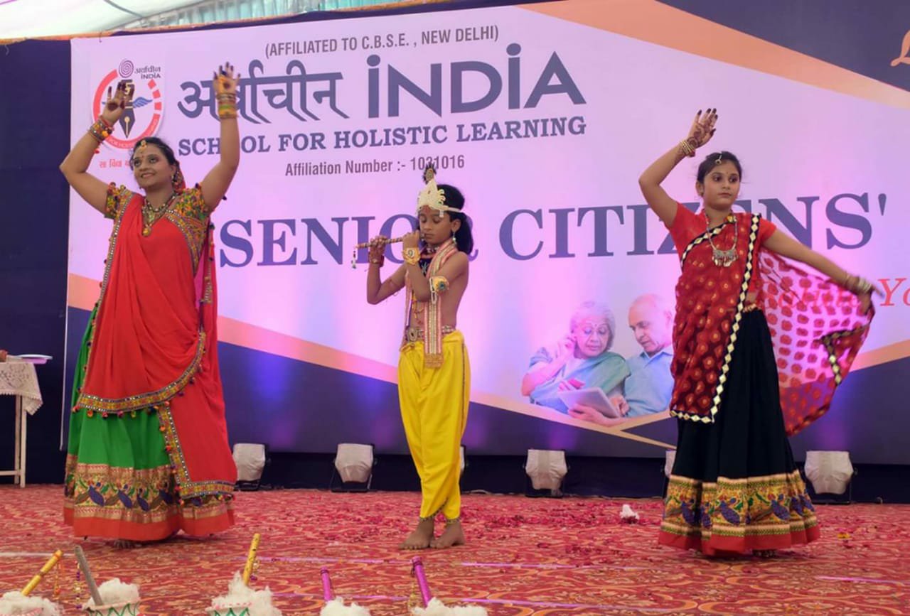 अर्वाचीन इंडिया स्कूल में दादा-दादी और नाना-नानी दिवस के साथ ही मनाया गया जन्माष्टमी का पर्व | New India Times
