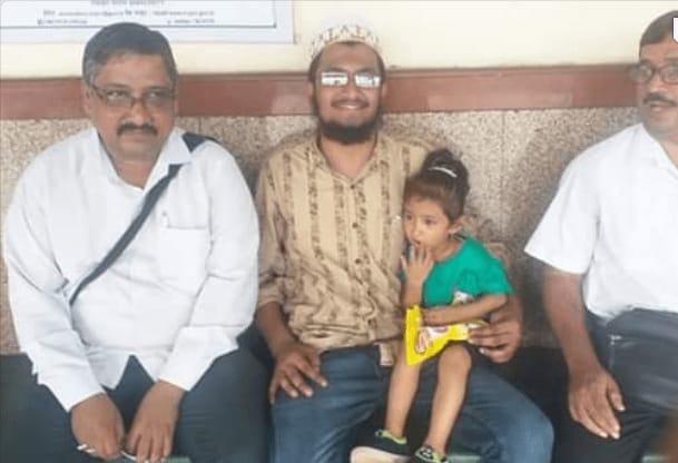 शकील अहमद सिद्दीकी, अनिल सोनी, और अजय खोसला के संयुक्त प्रयासों से दो वर्षीय मासूम बच्ची को मिले मां बाप | New India Times