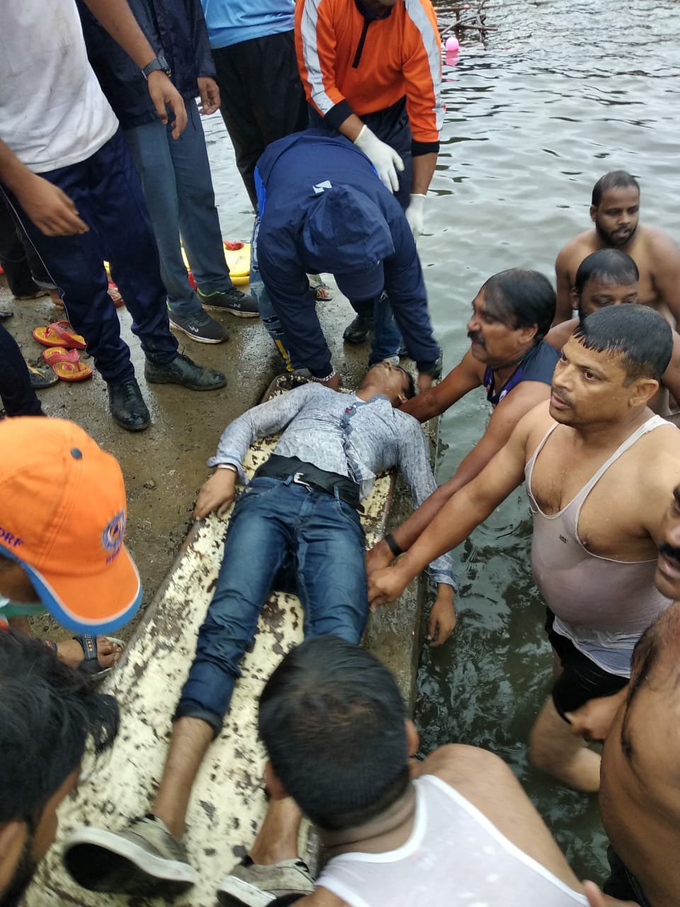 गणेश विसर्जन के दौरान नाव पलटने से 11 लोगों की हुई मौत | New India Times