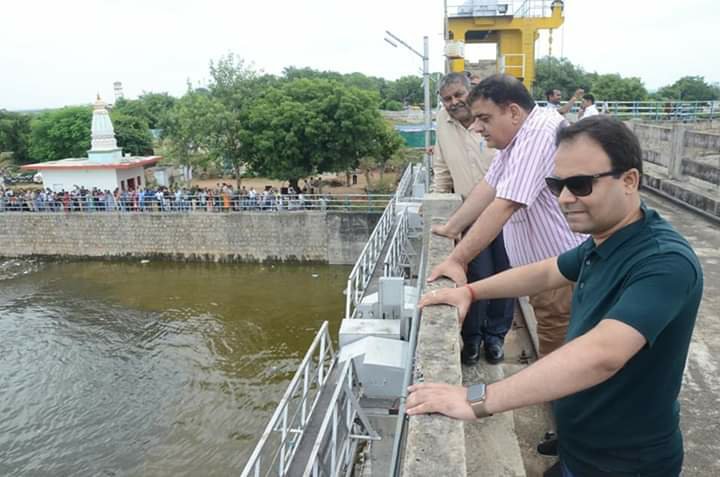 सिंचाई विभाग ने तिघरा जलाशय के गेट खोलकर छोड़े बांध का अतिरिक्त पानी | New India Times