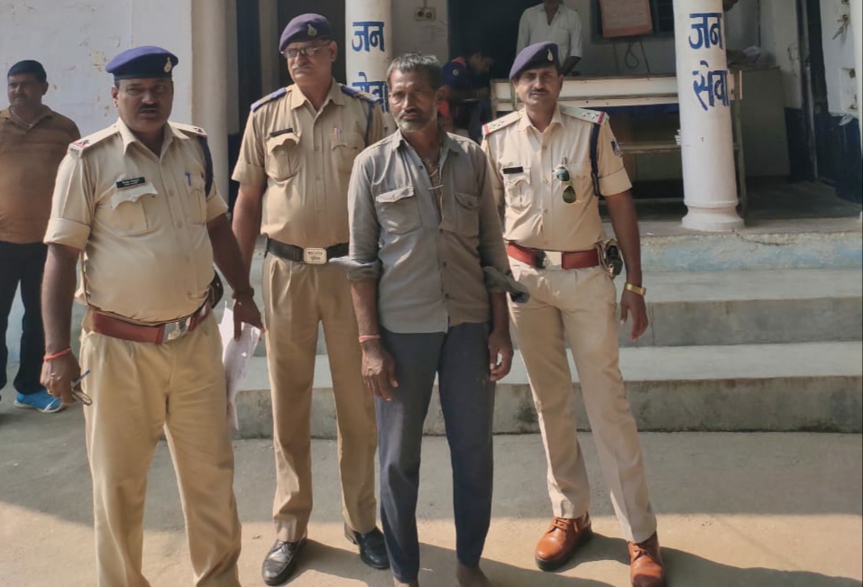 न्यायालय के गिरफ्तारी वारंट पर पुलिस ने फरार आरोपी को किया गिरफ्तार | New India Times