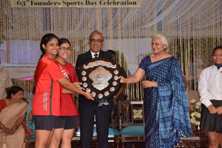 सिंधिया कन्या विद्यालय में छात्राओं को वितरित किए गए पुरस्कार, बेटियां दुनिया का भविष्य हैं: मुख्य सचिव श्री मोहंती | New India Times