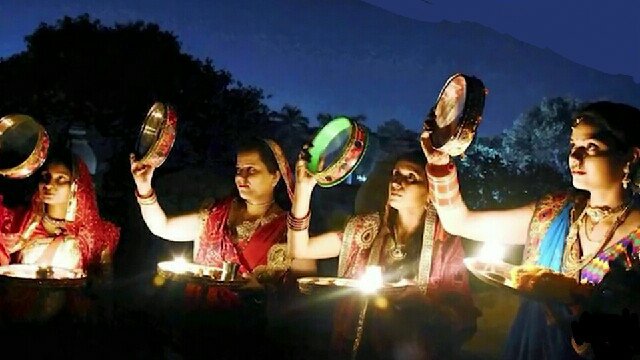 पूरे देश में हर्षोल्लास के साथ मनाया गया करवा चौथ का त्यौहार | New India Times