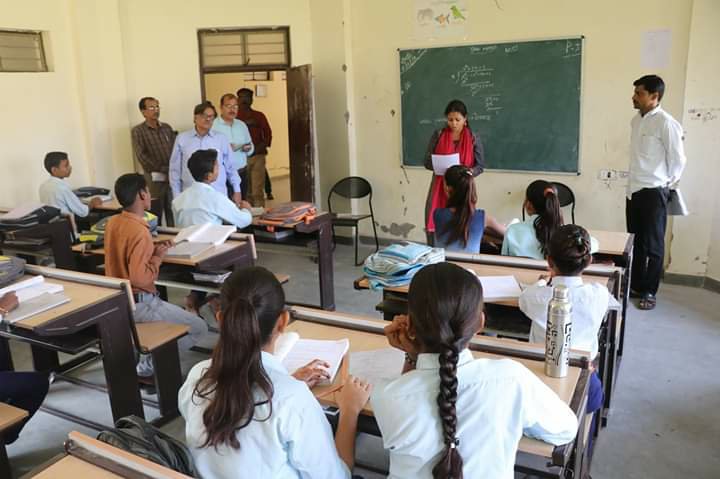 मुरैना कलेक्टर श्रीमती प्रियंका दास ने स्कूलों का किया औचक निरीक्षण | New India Times