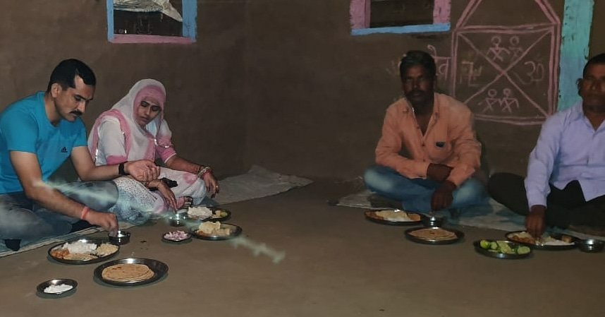 चितरी थानाधिकारी राव अजय सिंह पहुंचे सुशीला के ससुराल, अनाथ बालिका के पिता बनकर कराई थी शादी, दिया पैतृक गांव आने का न्यौता | New India Times