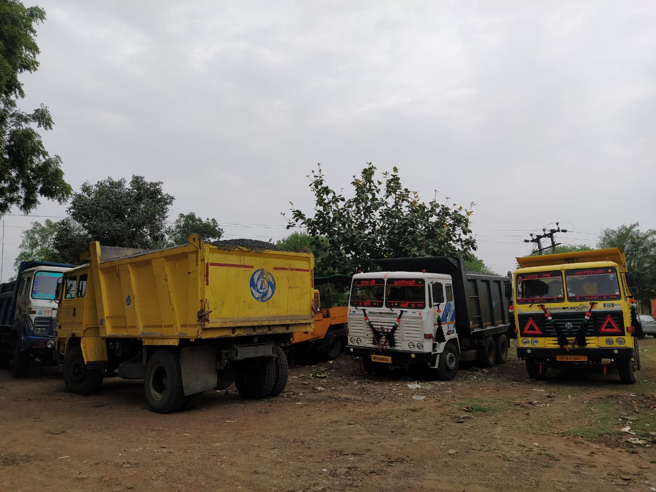 खनिज विभाग की टीम ने निरीक्षण कर अवैध रूप से गिट्टी परिवहन करते हुए 6 डंपरों को किया ज़ब्त | New India Times