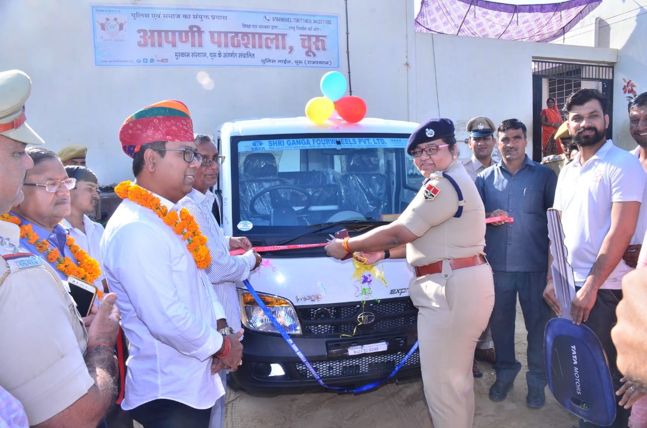 पंकज सुराणा ने पुलिस एवं समाज के संयुक्त प्रयास से संचालित "आपणी पाठशाला" को भेंट की वैन | New India Times