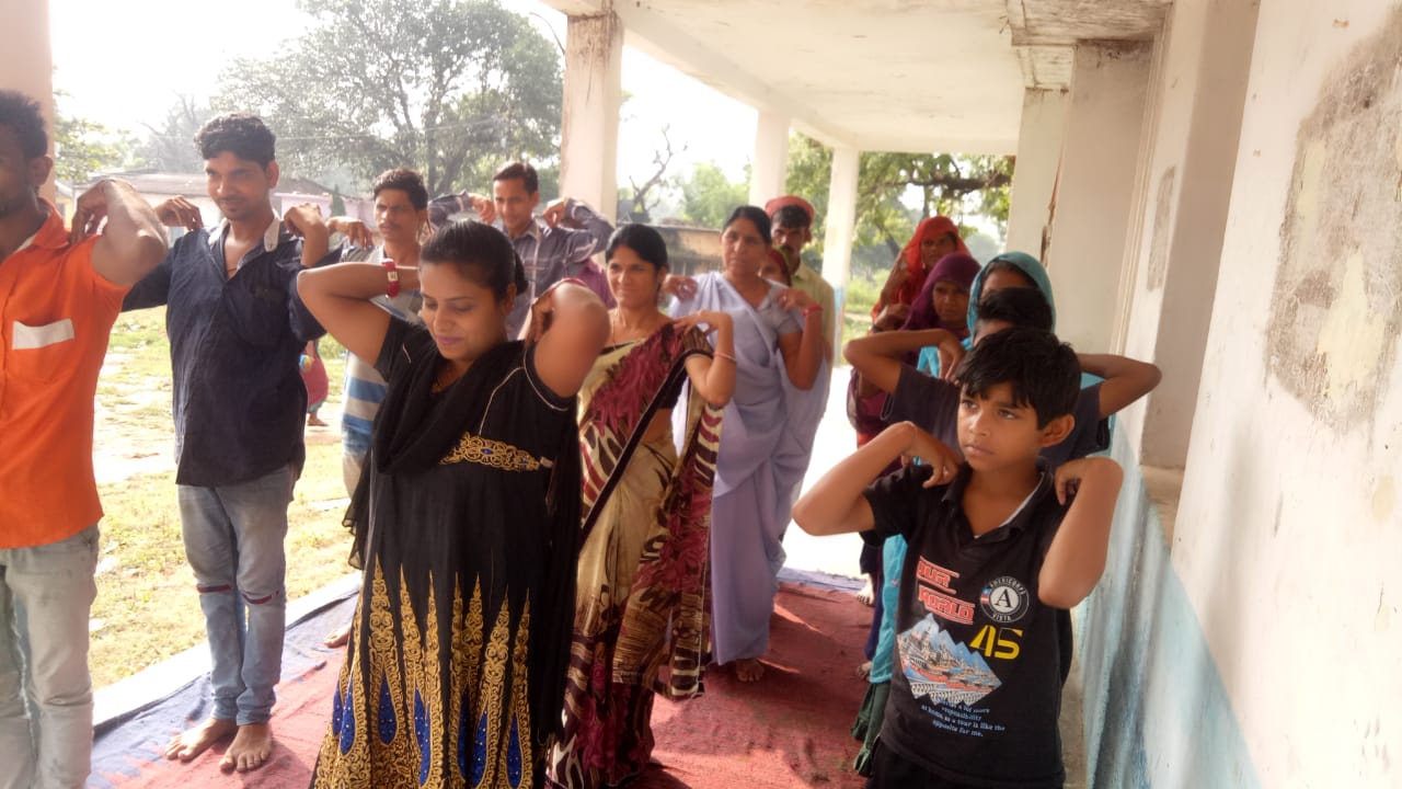 प्राथमिक स्वास्थ्य केंद्र आम्बुआ में चल रहा है योग शिविर | New India Times