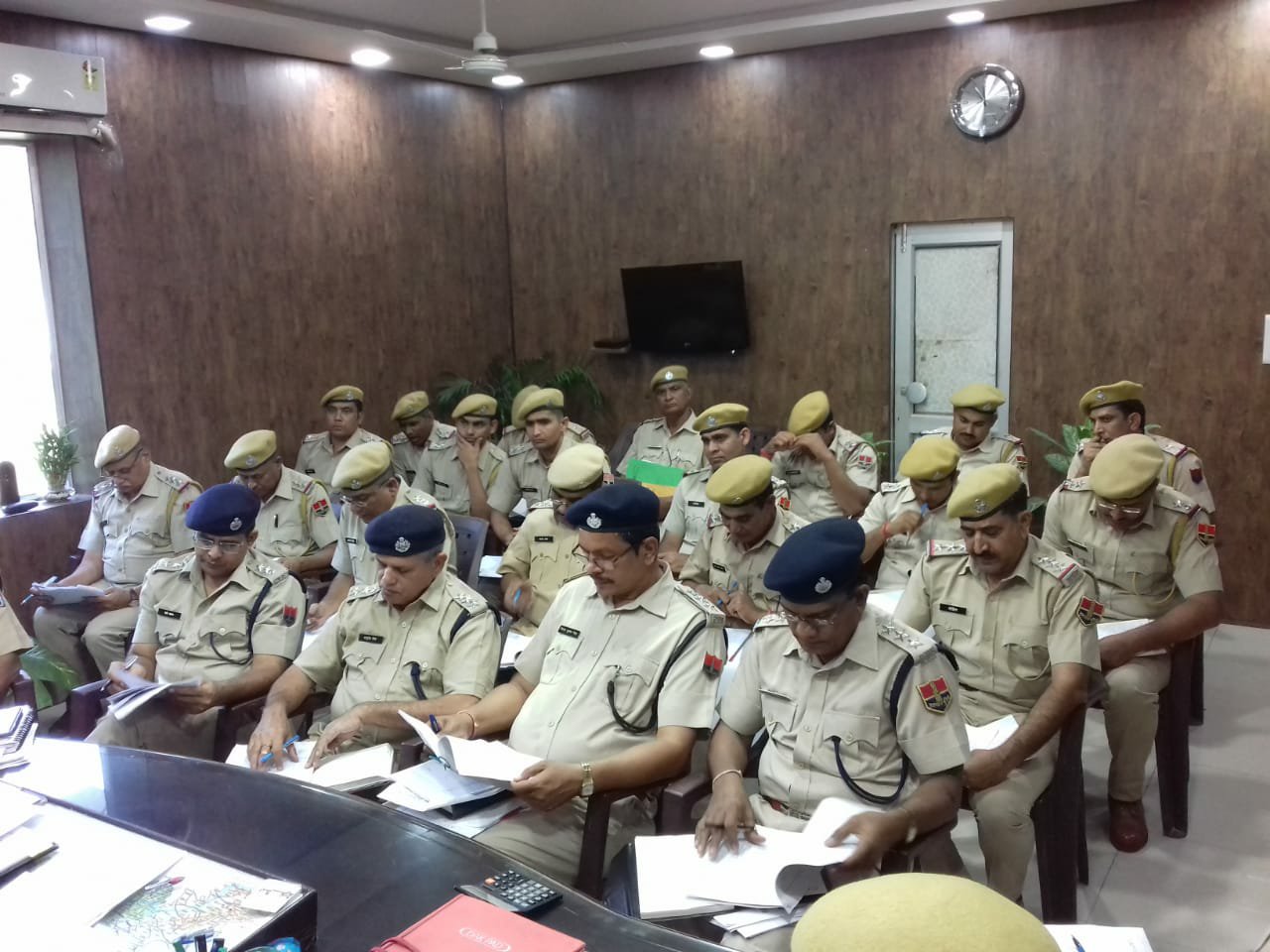 पुलिस अधीक्षक मृदुल कच्छावा ने अपराध गोष्ठी में जिले के पुलिस अधिकारियों को अपराधों की रोकथाम एवं अपराधियों के खिलाफ सख्त कार्यवाही के दिए दिशा-निर्देश | New India Times