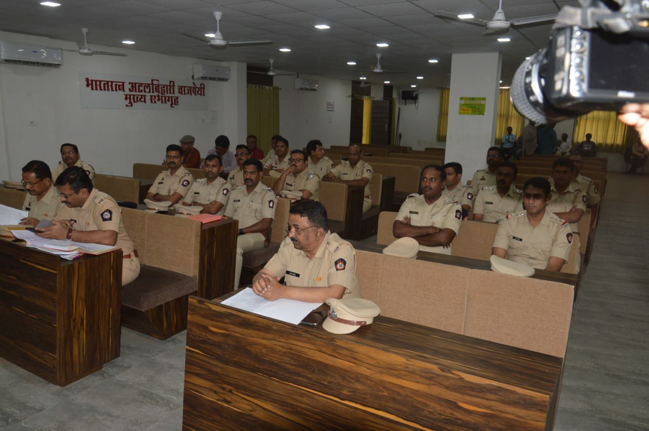 धुले, नंदुरबार, जलगांव के परिवहन अधिकारियों को परिवहन आयुक्त ने लगाई फटकार, शत प्रतिशत राजस्व वसूली का टारगेट पूरा करने के लिए आयुक्त ने दी चेतावनी | New India Times