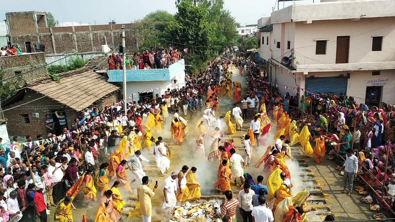 मन्नतें पूरी होने पर आग के अंगारों में से निकलेगें श्रद्वालु: आज से प्रारंभ हुआ श्रीदेव खंडेराव का मेला, 11 दिसंबर तक चलेगा मेला | New India Times