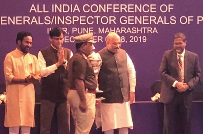 महाराष्ट्र के पुणे में आयोजित एक गरिमामयी कार्यक्रम में भारतीय गृहमंत्री द्वारा बुरहानपुर के अजाक थाने के टीआई को मिला सम्मान | New India Times