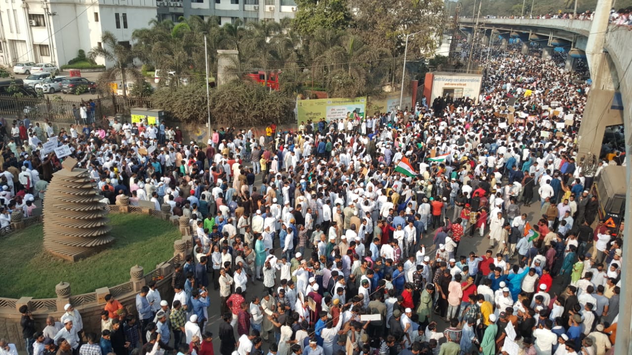 भिवंडी में सीएए व एनआरसी के विरोध डेढ़ लाख से अधिक लोगों ने सड़क पर उतर दर्ज कराया विरोध, प्रांत अधिकारी को सौंपा गया ज्ञापन | New India Times