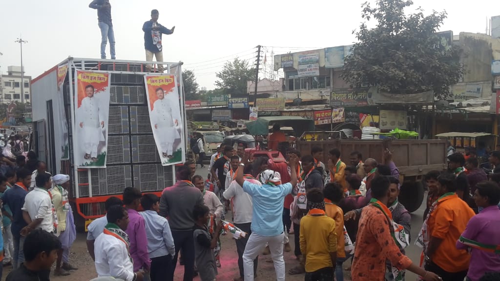 डॉ राजेंद्र शिंगणे के कैबिनेट मंत्री बनने पर कार्यकर्ताओं ने मनाया जश्न | New India Times